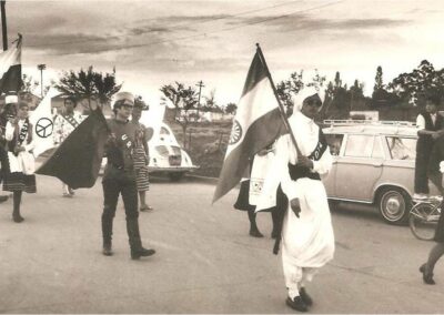 Desfile de la primavera. Alumnos del secundario 1972. Colección MHPI.