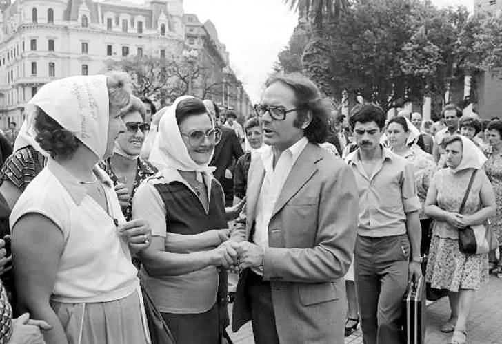 Adolfo Pérez Esquivel junto a Madres de Plaza de Mayo. | CPM