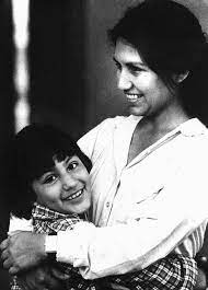 RosayTamara1983 Rosa Mary Riveros y su hija Tamara Arze Riveros, 1983